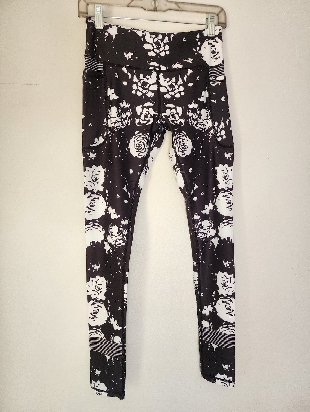 Senita Athletics Floral High-Waisted Leggings - XS